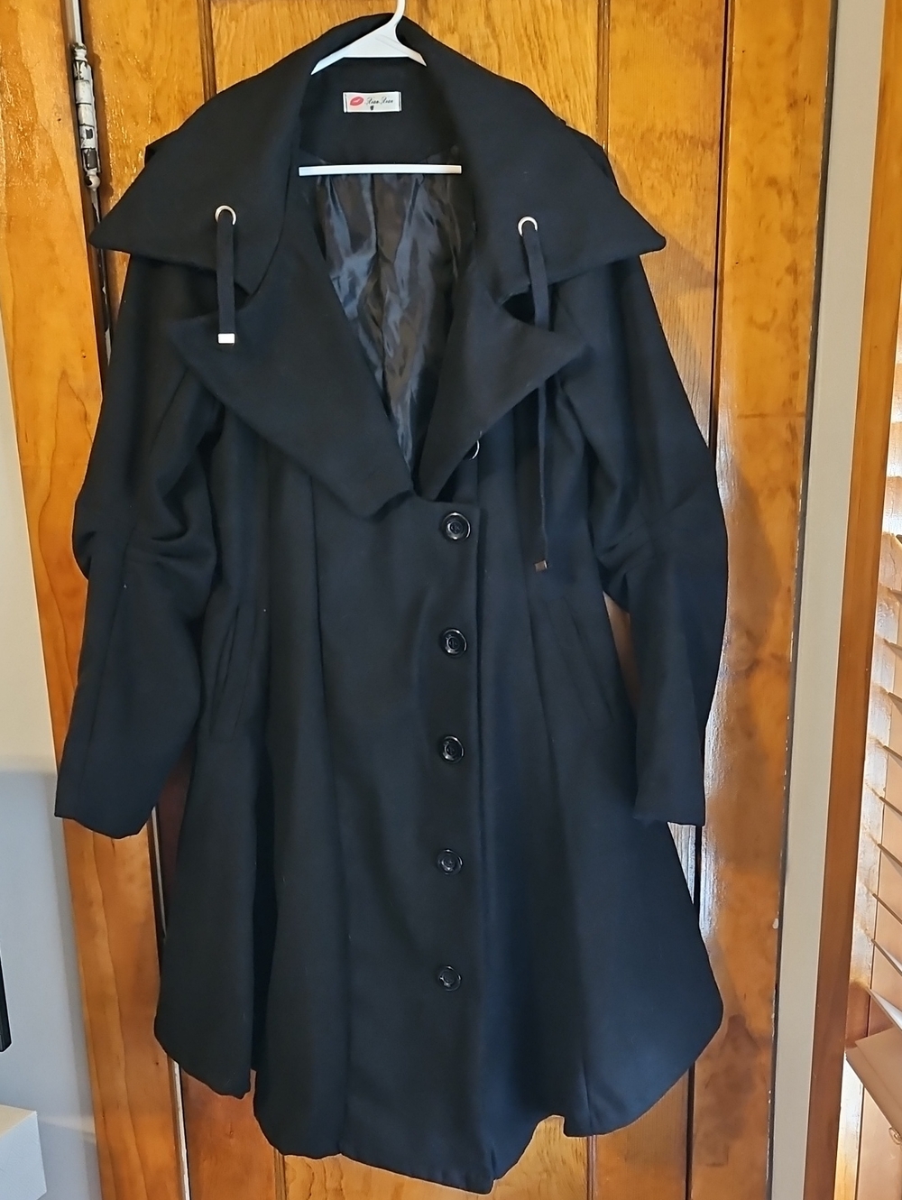 Xian XIAN Women’s Black wool Button-Front Coat with Wide Collar And Hood (NWOT)